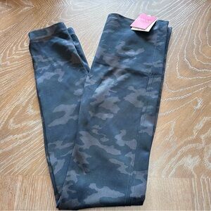 Spanx Look At Me Now Camo Leggings size large full length
